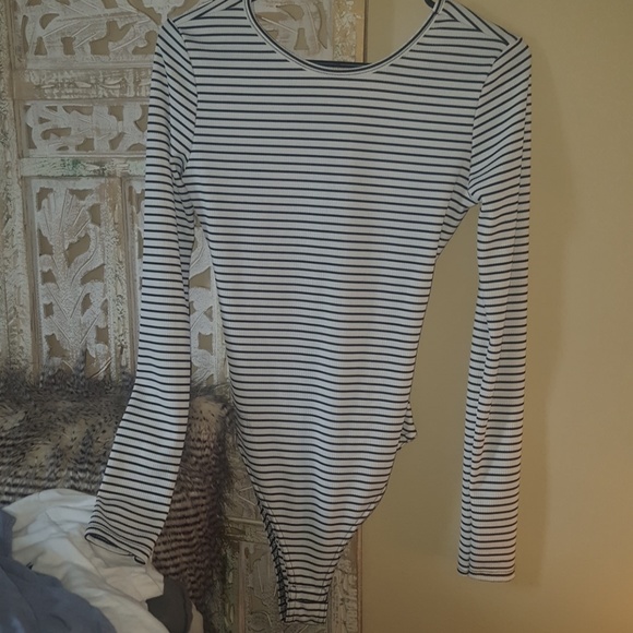 Nasty Gal cut out stripe bodysuit - Picture 2 of 3